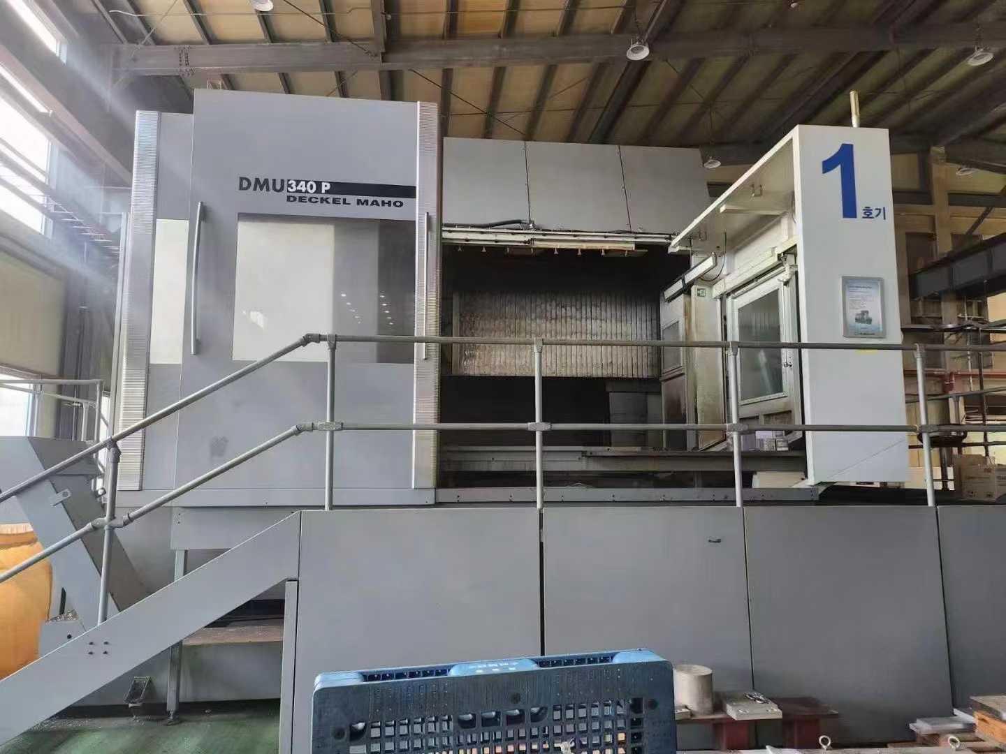 五轴联动万能加工中心
